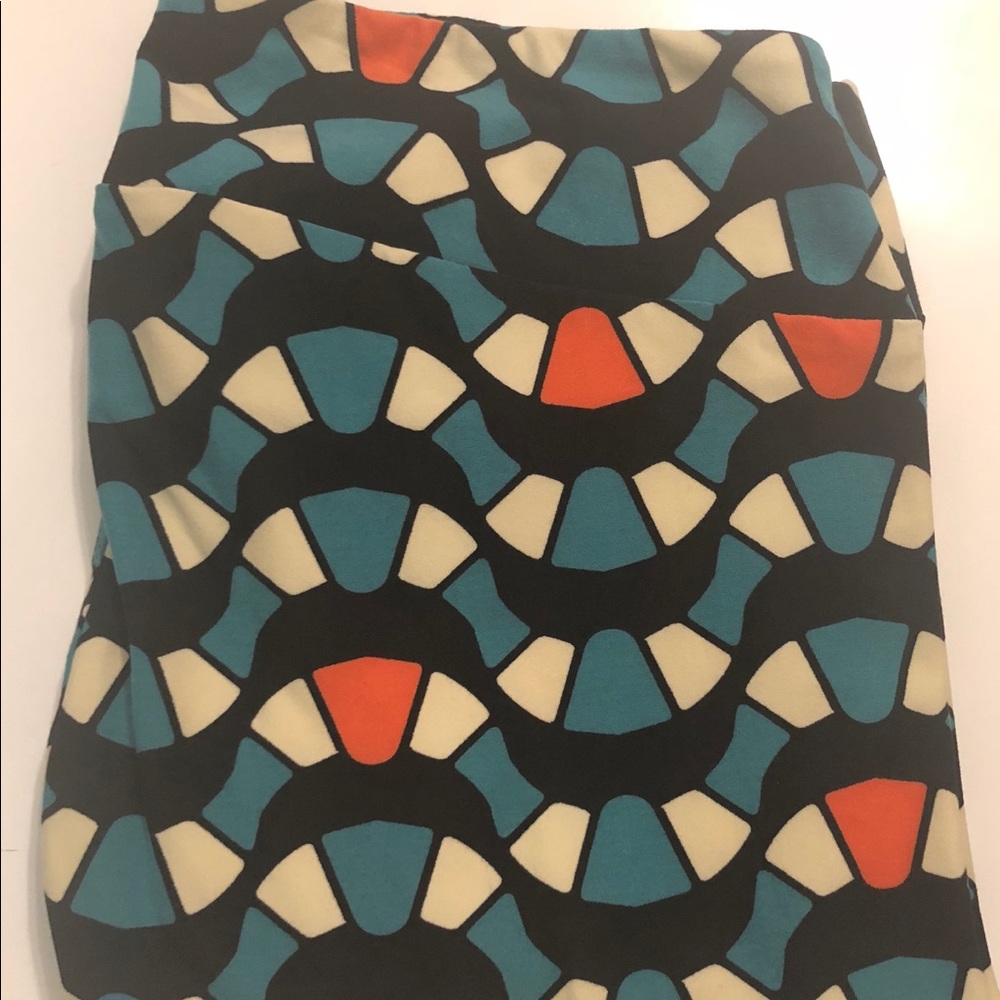 Lularoe Tall and Curvy butter soft leggings
